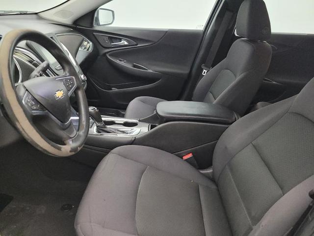 Photo of 2017 Silver Ice Metallic Chevrolet Malibu