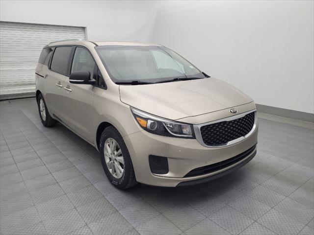 Photo of 2016 Tan Kia Sedona