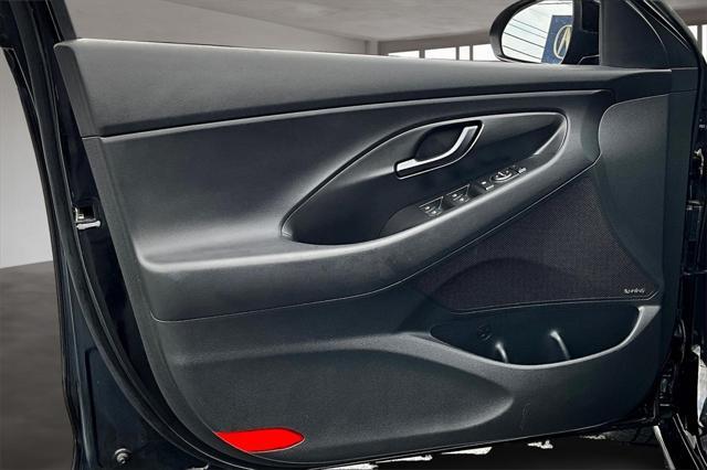 Photo of 2020 Black Noir Pearl Hyundai Elantra GT