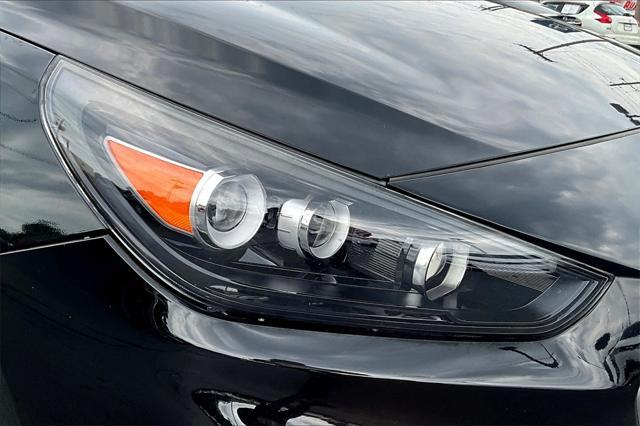 Photo of 2020 Black Noir Pearl Hyundai Elantra GT
