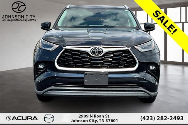 Photo of 2022 Midnight Black Metallic Toyota Highlander