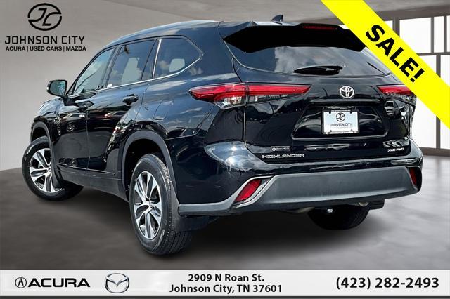 Photo of 2022 Midnight Black Metallic Toyota Highlander