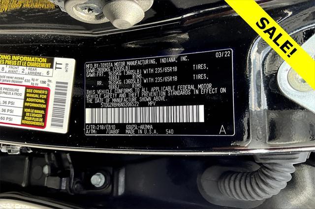 Photo of 2022 Midnight Black Metallic Toyota Highlander