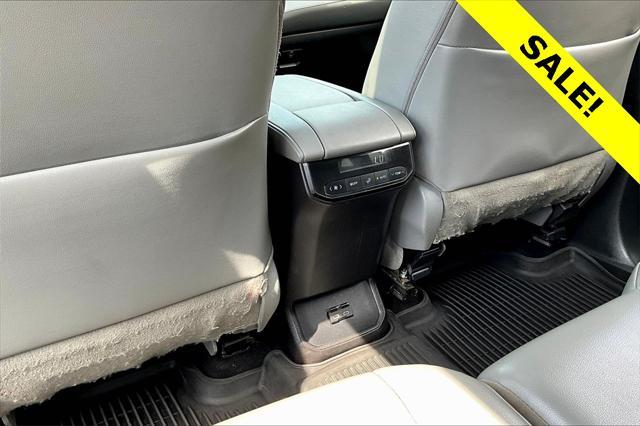 Photo of 2022 Midnight Black Metallic Toyota Highlander