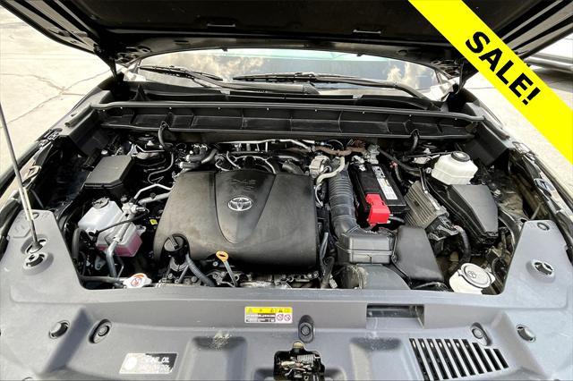Photo of 2022 Midnight Black Metallic Toyota Highlander