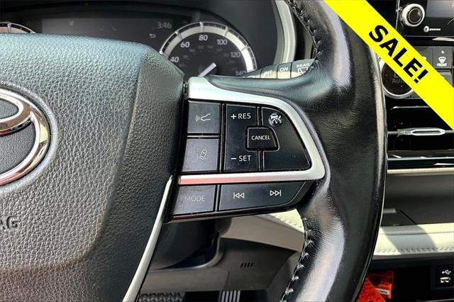 Photo of 2022 Midnight Black Metallic Toyota Highlander