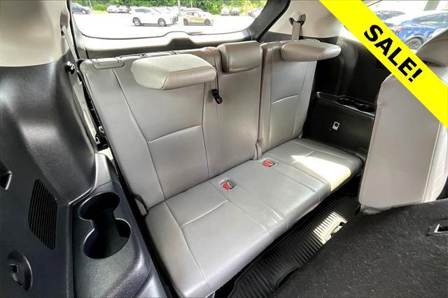 Photo of 2022 Midnight Black Metallic Toyota Highlander