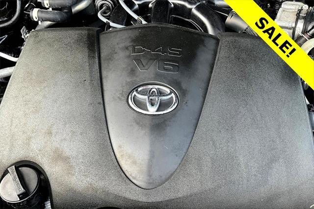 Photo of 2022 Midnight Black Metallic Toyota Highlander