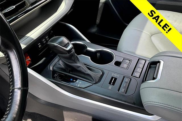Photo of 2022 Midnight Black Metallic Toyota Highlander
