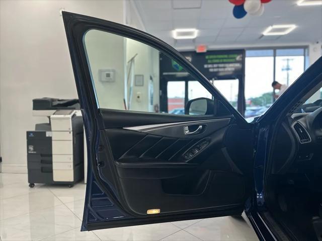 Photo of 2018 Blue INFINITI Q50
