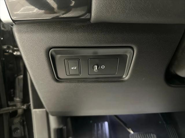 Photo of 2020 Black Land Rover Range Rover Sport