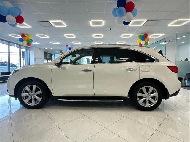 Photo of 2015 White Acura MDX