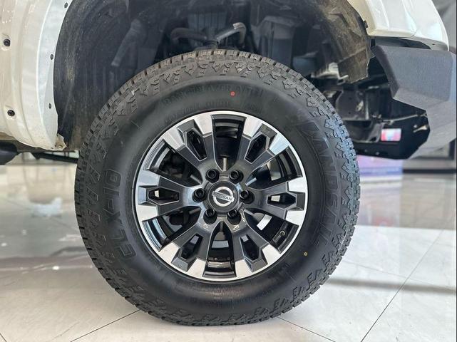 Photo of 2019 Pearl White Nissan Titan