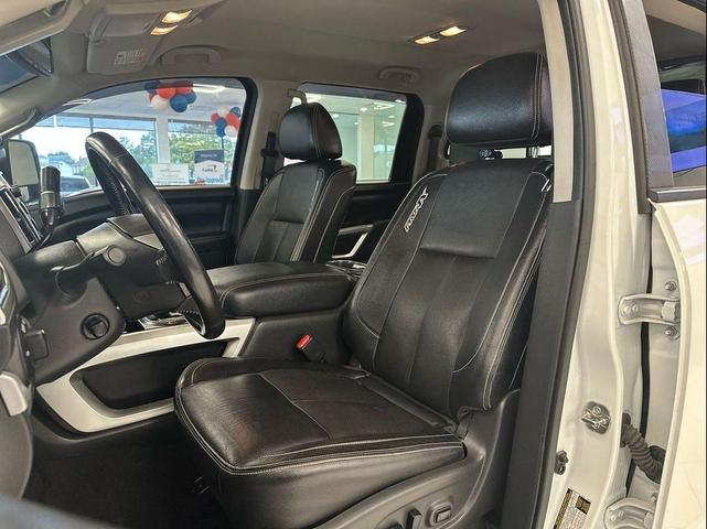 Photo of 2019 Pearl White Nissan Titan