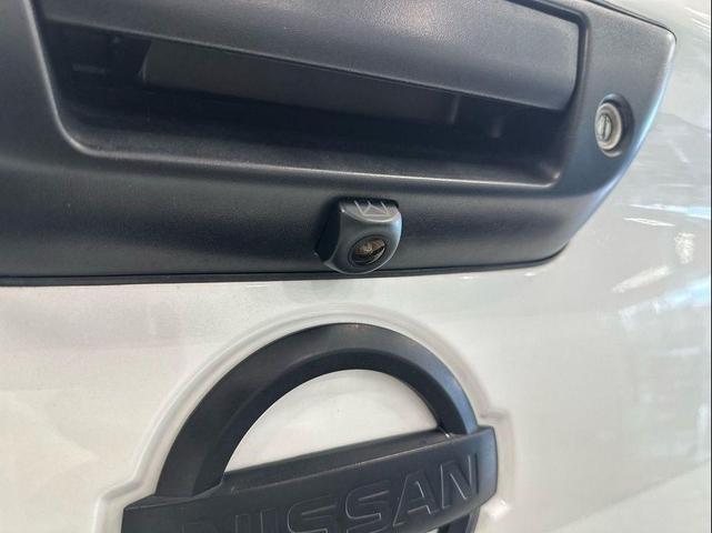 Photo of 2019 Pearl White Nissan Titan