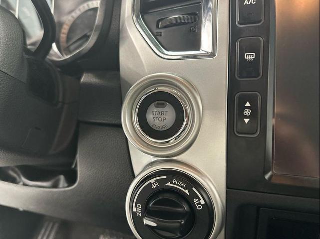 Photo of 2019 Pearl White Nissan Titan