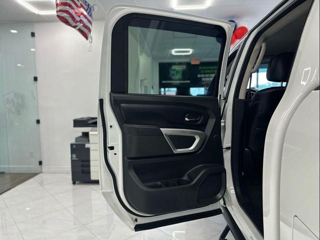 Photo of 2019 Pearl White Nissan Titan
