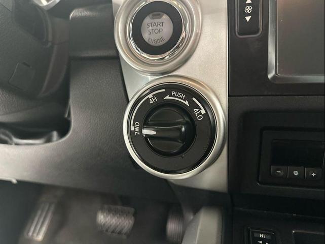 Photo of 2019 Pearl White Nissan Titan