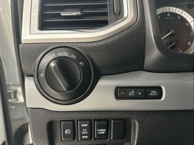 Photo of 2019 Pearl White Nissan Titan