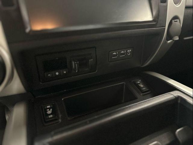 Photo of 2019 Pearl White Nissan Titan