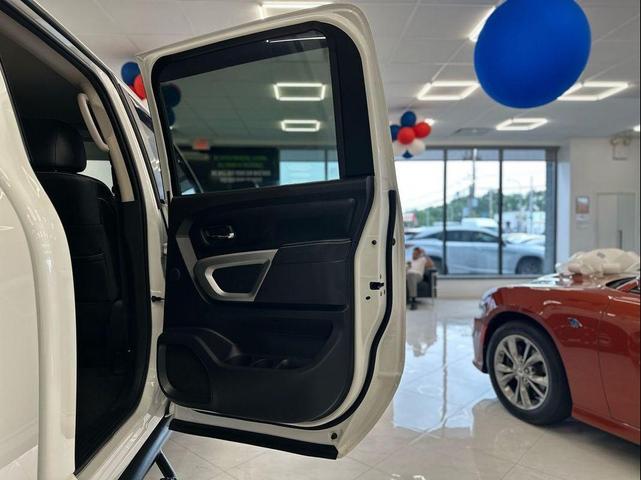 Photo of 2019 Pearl White Nissan Titan