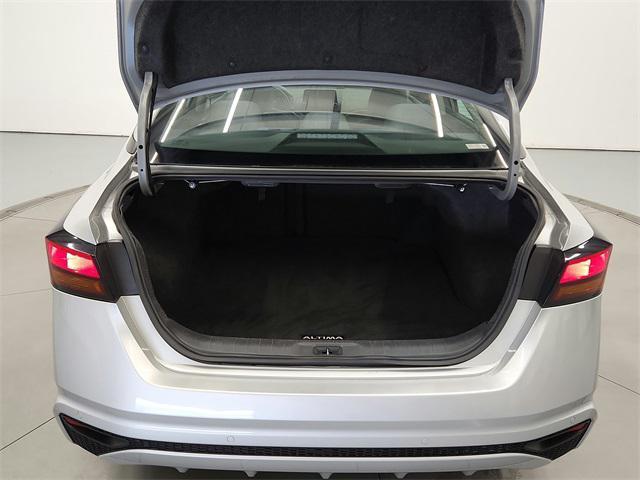 Photo of 2021 Brilliant Silver Metallic Nissan Altima