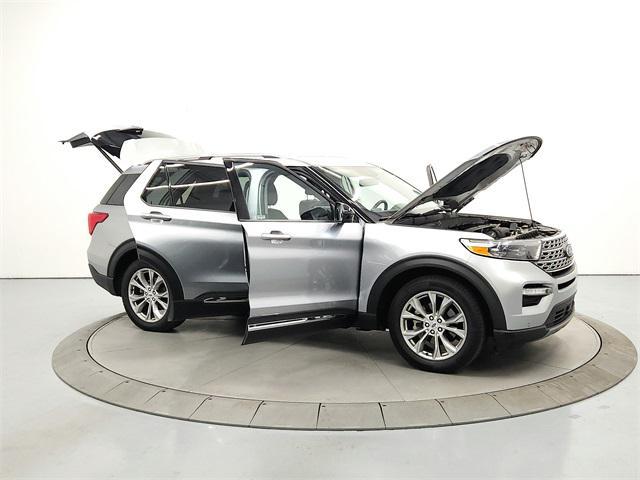 Photo of 2024 ICONIC SILVER METALLIC Ford Explorer