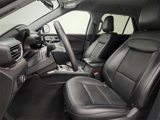 Photo of 2024 ICONIC SILVER METALLIC Ford Explorer