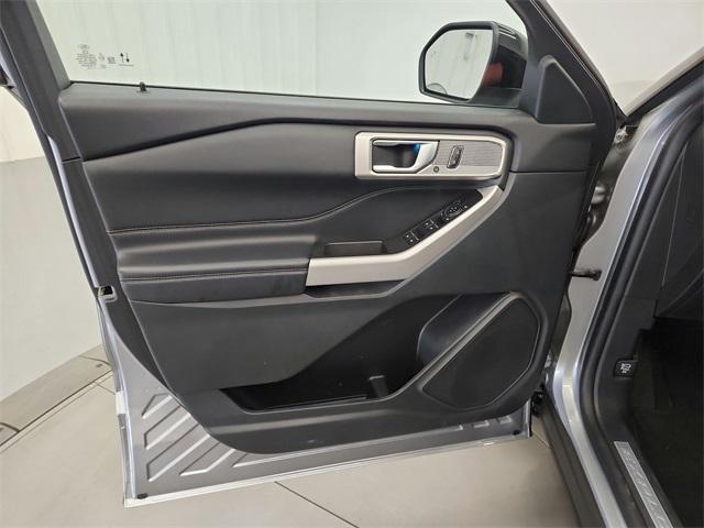 Photo of 2024 ICONIC SILVER METALLIC Ford Explorer