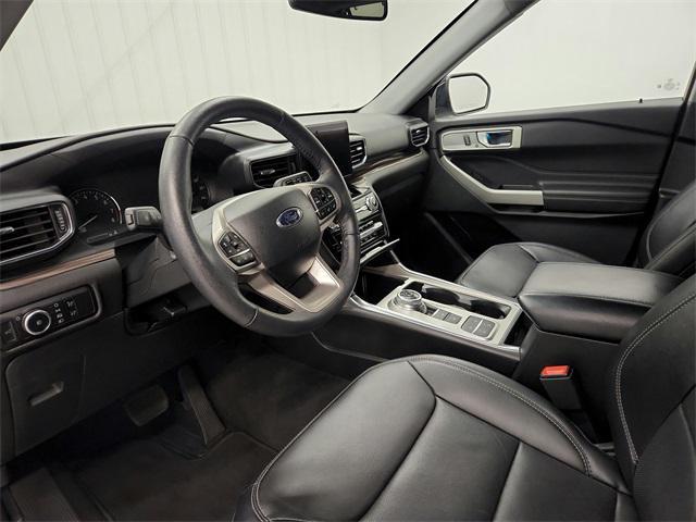 Photo of 2024 ICONIC SILVER METALLIC Ford Explorer