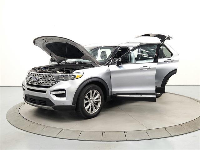 Photo of 2024 ICONIC SILVER METALLIC Ford Explorer