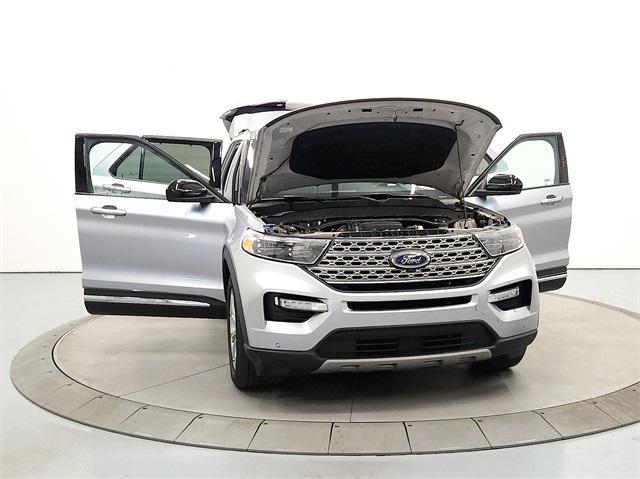 Photo of 2024 ICONIC SILVER METALLIC Ford Explorer