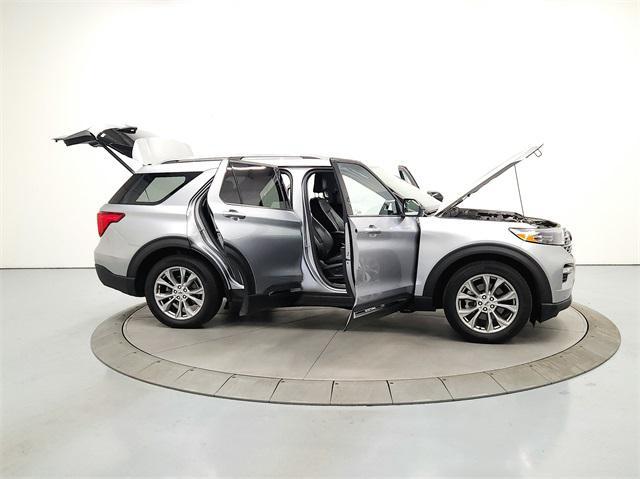 Photo of 2024 ICONIC SILVER METALLIC Ford Explorer