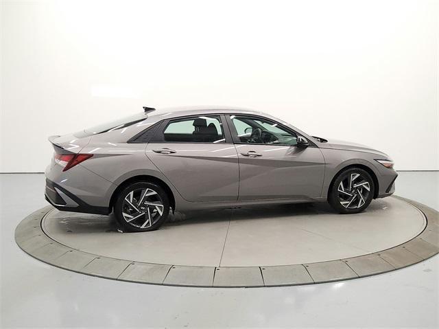 Photo of 2025 Fluid Metal Hyundai ELANTRA