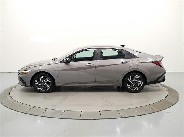 Photo of 2025 Fluid Metal Hyundai ELANTRA