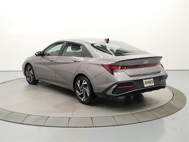 Photo of 2025 Fluid Metal Hyundai ELANTRA