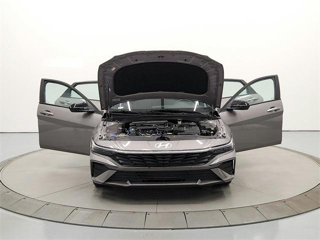 Photo of 2025 Fluid Metal Hyundai ELANTRA