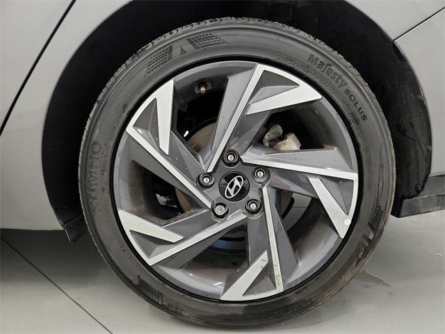 Photo of 2025 Fluid Metal Hyundai ELANTRA