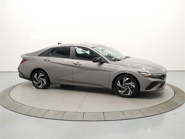 Photo of 2025 Fluid Metal Hyundai ELANTRA