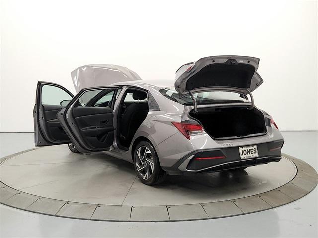 Photo of 2025 Fluid Metal Hyundai ELANTRA