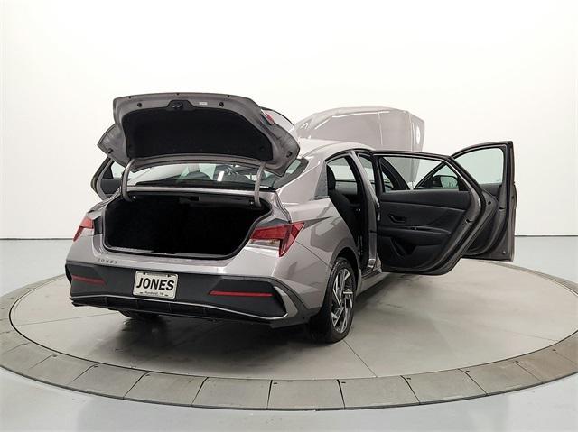 Photo of 2025 Fluid Metal Hyundai ELANTRA