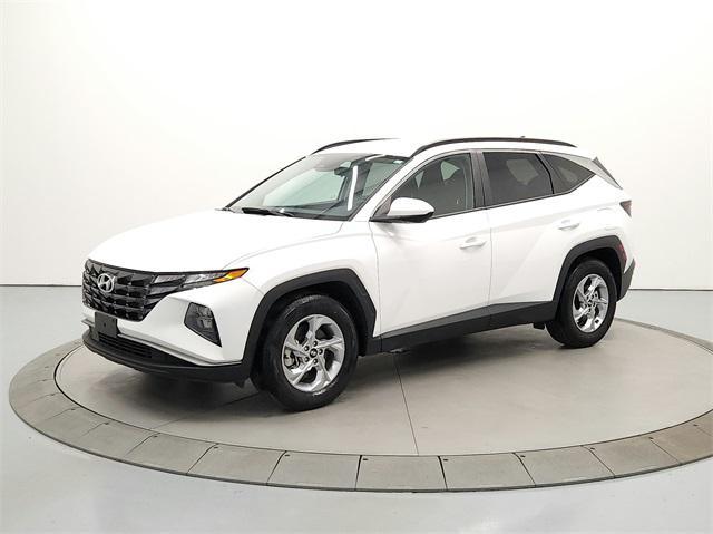 Photo of 2024 White Pearl Hyundai TUCSON