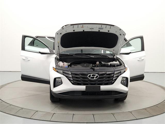 Photo of 2024 White Pearl Hyundai TUCSON
