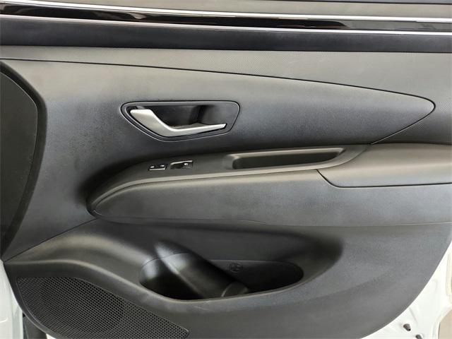 Photo of 2024 White Pearl Hyundai TUCSON
