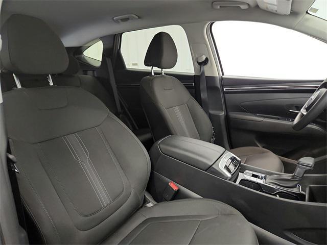Photo of 2024 White Pearl Hyundai TUCSON