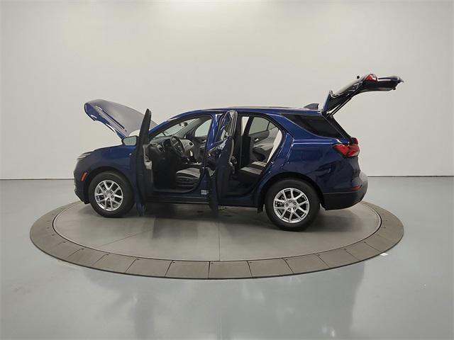 Photo of 2023 Blue Glow Metallic Chevrolet Equinox