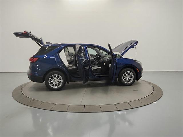 Photo of 2023 Blue Glow Metallic Chevrolet Equinox