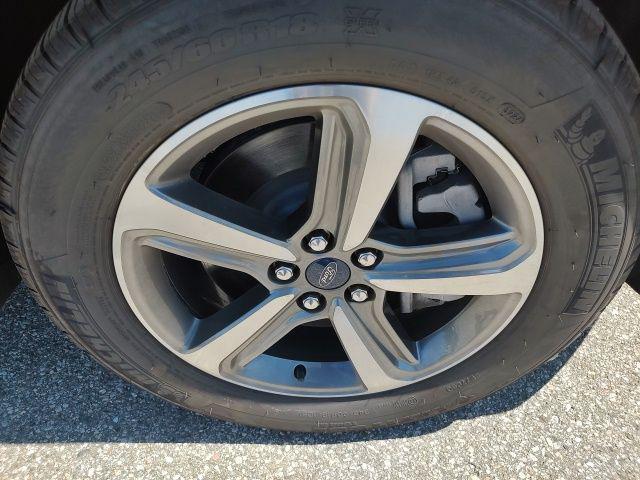 Photo of 2024 Burgundy Velvet Metallic Tinted Clearcoat Ford Edge
