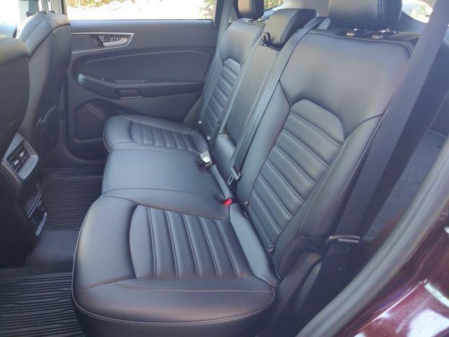 Photo of 2024 Burgundy Velvet Metallic Tinted Clearcoat Ford Edge