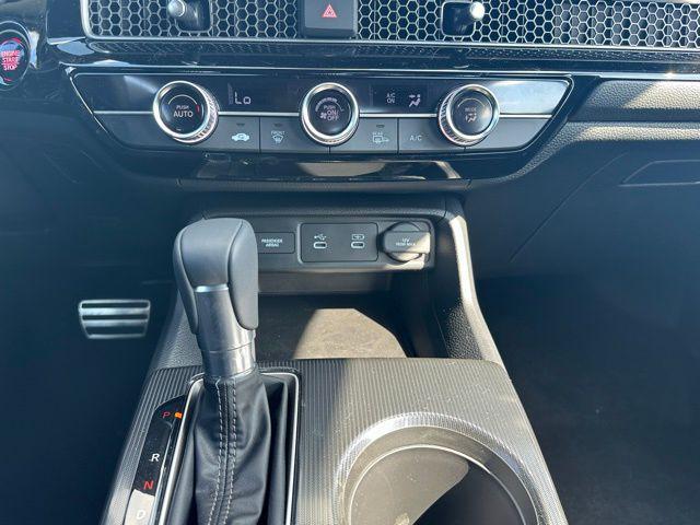 Photo of 2025 Platinum Honda Civic
